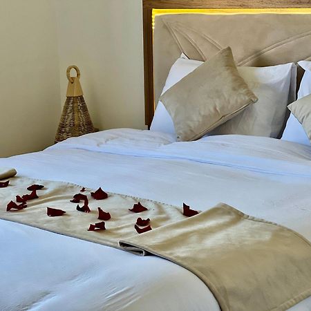 Mini-Villa Situee Dans Une Residence Prestigia A Marrakech, Avec Une Vue Sur La Piscine Et Le Golf Une Securite 24H Sur 24 Et Une Proximite Ideale De L Aeroport 5 Minutes C Est Une Offre Parfaite Pour Des Vacances Marrakesh Exterior foto