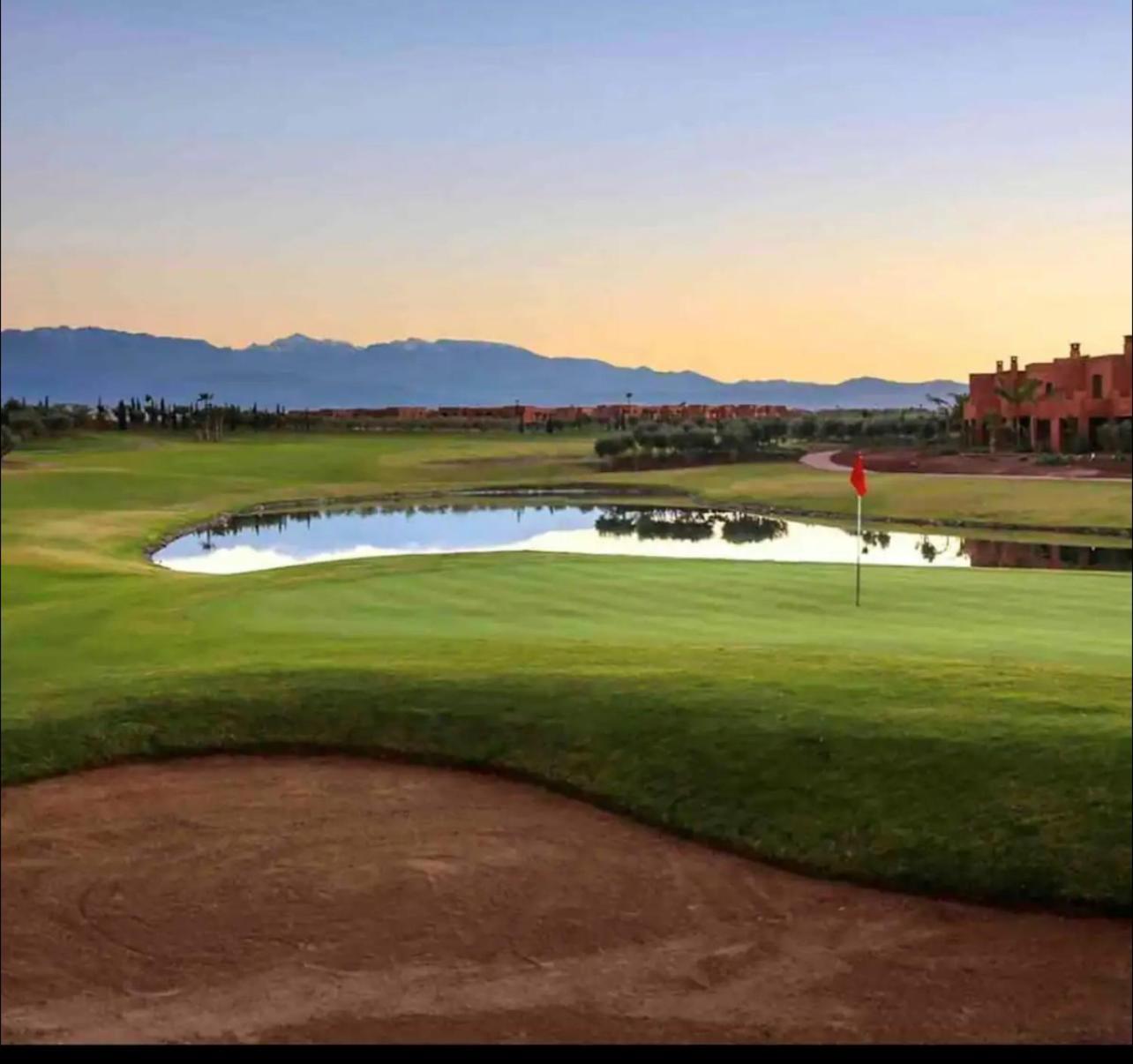 Mini-Villa Situee Dans Une Residence Prestigia A Marrakech, Avec Une Vue Sur La Piscine Et Le Golf Une Securite 24H Sur 24 Et Une Proximite Ideale De L Aeroport 5 Minutes C Est Une Offre Parfaite Pour Des Vacances Marrakesh Exterior foto