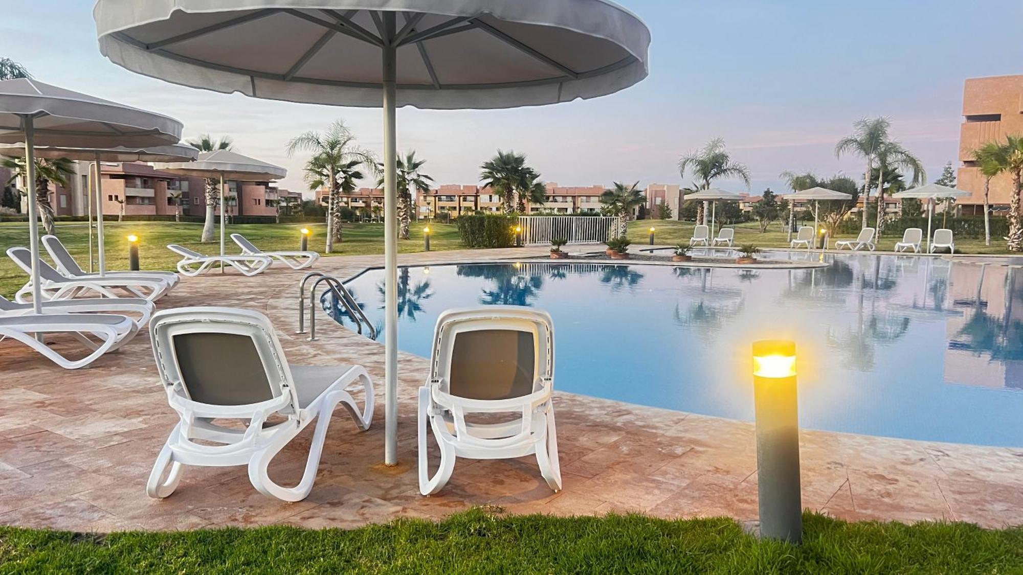 Mini-Villa Situee Dans Une Residence Prestigia A Marrakech, Avec Une Vue Sur La Piscine Et Le Golf Une Securite 24H Sur 24 Et Une Proximite Ideale De L Aeroport 5 Minutes C Est Une Offre Parfaite Pour Des Vacances Marrakesh Exterior foto