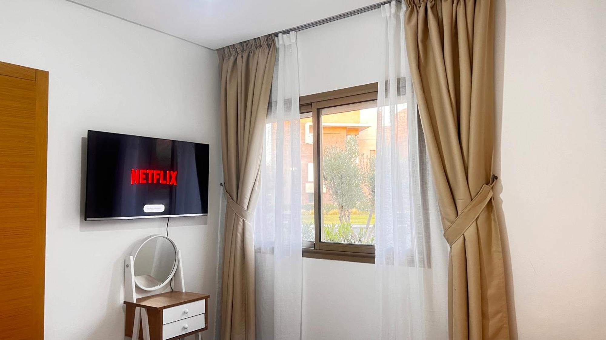 Mini-Villa Situee Dans Une Residence Prestigia A Marrakech, Avec Une Vue Sur La Piscine Et Le Golf Une Securite 24H Sur 24 Et Une Proximite Ideale De L Aeroport 5 Minutes C Est Une Offre Parfaite Pour Des Vacances Marrakesh Exterior foto