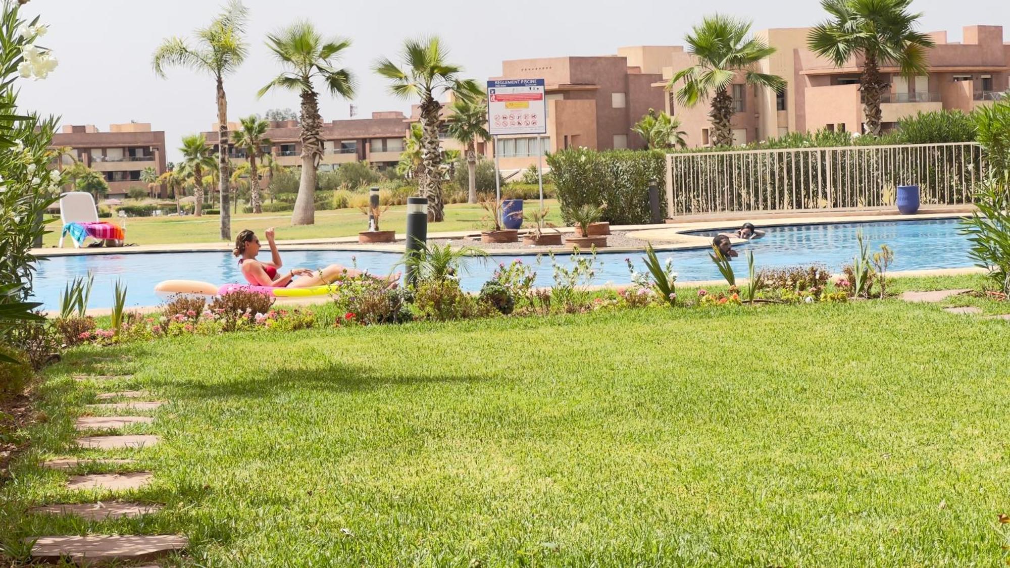 Mini-Villa Situee Dans Une Residence Prestigia A Marrakech, Avec Une Vue Sur La Piscine Et Le Golf Une Securite 24H Sur 24 Et Une Proximite Ideale De L Aeroport 5 Minutes C Est Une Offre Parfaite Pour Des Vacances Marrakesh Exterior foto